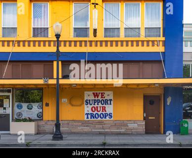 Arlington WA USA 24. Mai 2023: American Legion Hall With A We Support our troops on Facade Stockfoto