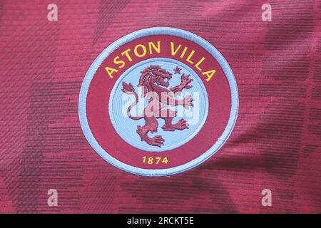 Walsall, Großbritannien. 15. Juli 2023. Das neue Abzeichen Aston Villa während des Vorsaison-Freundschaftsspiels Walsall vs Aston Villa im Poundland Bescot Stadium, Walsall, Großbritannien, 15. Juli 2023 (Foto von Gareth Evans/News Images) in Walsall, Großbritannien, am 7./15. Juli 2023. (Foto: Gareth Evans/News Images/Sipa USA) Guthaben: SIPA USA/Alamy Live News Stockfoto