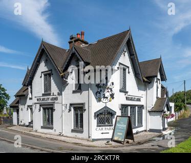 Wolseley Arms - ein klassisches Inns, öffentliches Haus - Wolseley Bridge, Stafford, Staffordshire, England, Großbritannien - ein traditioneller Country Pub. Stockfoto