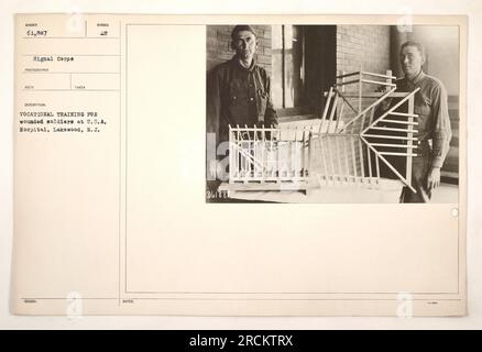 Verwundete Soldaten in den USA Krankenhaus in Lakewood, N.J. in Berufsausbildung. Dieses Foto wurde vom Signalkorps aufgenommen, und die Bildnummer ist 61.887. Die Soldaten nehmen an der Berufsausbildung Teil, um ihre Erholung und künftige Beschäftigungsmöglichkeiten zu unterstützen. Stockfoto
