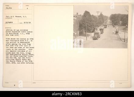 Das Bild zeigt die Ankunft des 1. Division Motor Transport Corps Konvois in Washington, D.C. nach der Reise von New York City. Der Konvoi, der aus über 600 Fahrzeugen besteht, darunter der Hauptquartier-Versorgungzug, der Feldlazarett-Zug und der Feldartillerie-Versorgungzug, navigierte auf ihrer Reise sowohl gute als auch schlechte Straßen. Anmerkung: Foto von Sergeant R. E. Warner. Stockfoto