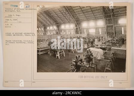 Maschinenlabor der P.N. 16 School of Military Aeronautics, an der Cornell University in Ithaca, N.Y. Dieses Foto wurde am 5. Juni 1918 von dem Fotografen John P. Troy aufgenommen und unterliegt der Gerichtsbarkeit des Direktors der Militärluftfahrt in Washington, D.C. Stockfoto