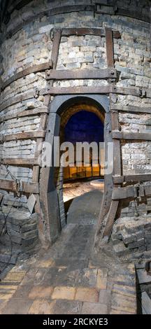 Middleport Pottery, Port Street, Burslem, Middleport, Stoke-on-Trent, Staffordshire, England, Großbritannien - Blick auf den Eingang zum Flaschenofen Stockfoto