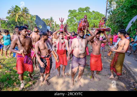 Szenen des Charak, Gajan-Festival in Bengal, Indien, mit Kopierraum Stockfoto