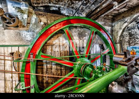 Middleport Pottery, Port Street, Burslem, Middleport, Stoke-on-Trent, Staffordshire, England, Großbritannien – Innenraum des Maschinenraums Stockfoto