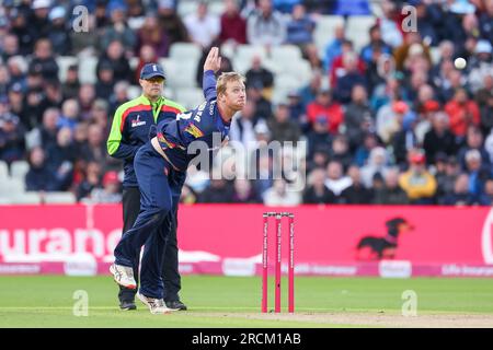 Birmingham, Großbritannien. 15. Juli 2023. Essex's Captain, Simon Harmer, in Action Bowling während des Vitality T20 Blast Final zwischen Essex Eagles und Somerset am Edgbaston Cricket Ground, Birmingham, England, am 15. Juli 2023. Foto: Stuart Leggett. Nur redaktionelle Verwendung, Lizenz für kommerzielle Verwendung erforderlich. Keine Verwendung bei Wetten, Spielen oder Veröffentlichungen von Clubs/Ligen/Spielern. Kredit: UK Sports Pics Ltd/Alamy Live News Stockfoto