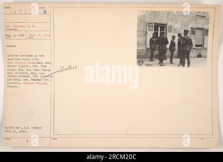 Offiziere an der amerikanischen Front in Chateau Thierry, Frankreich, im Ersten Weltkrieg Von links nach rechts: Oberst Preston Brown, Generalleutnant Hunter Liggett vom 1. Armeekorps, Generalleutnant Omar Bundy von der 2. Division, Generalleutnant Joseph Dickman von der 3. Division und Brigg. General Seldan von der 3. Division. Foto aufgenommen von CPL. Sheehan am 30. Juni 1918 und vom A.E.P. Zensor am 23. Juli 1918 angenommen." Stockfoto