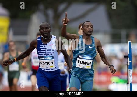 Heusden Zolder, Belgien. 15. Juli 2023. Kenyan Cornelius Tuwei feiert nach dem Gewinn der Männer-800m bei der 44. Ausgabe des Leichtathletikmeetings von Nacht van de Atletiek in Heusden-Zolder am Samstag, den 15. Juli 2023. BELGA FOTO KRISTOF VAN ACCOM Kredit: Belga News Agency/Alamy Live News Stockfoto