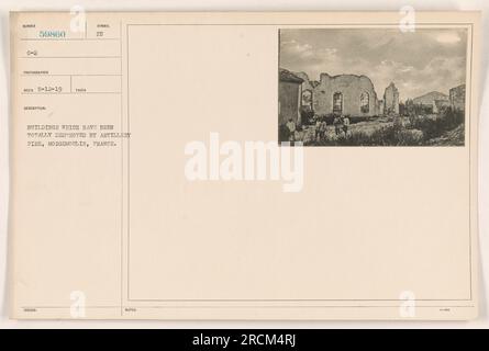 Dieses Foto zeigt die Ruinen von Gebäuden in Morgemoulin, Frankreich, die während des Ersten Weltkriegs durch Artilleriefeuer vollständig zerstört wurden. Das Bild, das am 12. Mai 1919 aufgenommen wurde, zeigt die Verwüstung, die durch den Konflikt verursacht wurde. Dieses Foto wurde unter dem Symbol EU katalogisiert und vom Fotografen Reed aufgenommen. Stockfoto