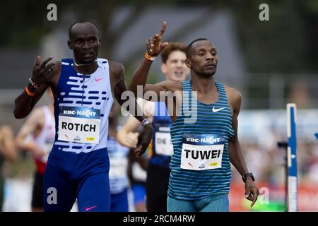 Heusden Zolder, Belgien. 15. Juli 2023. Kenyan Cornelius Tuwei feiert nach dem Gewinn der Männer-800m bei der 44. Ausgabe des Leichtathletikmeetings von Nacht van de Atletiek in Heusden-Zolder am Samstag, den 15. Juli 2023. BELGA FOTO KRISTOF VAN ACCOM Kredit: Belga News Agency/Alamy Live News Stockfoto