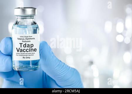 Kleine Droge Durchstechflasche mit Tdap Impfstoff Stockfoto