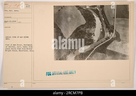 Luftaufnahme des Mad River, Ohio, aus einem Flugzeug, das vom Wilbur Wright Field, Ohio, geflogen ist. Das Foto wurde am 13. September 1918 aufgenommen und zeigt den Fluss nordwestlich von Osborne, Ohio. Dieses Bild wurde als „nur zur offiziellen Verwendung“ klassifiziert und war Teil der Sammlung mit dem Titel „Fotos amerikanischer Militäraktivitäten während des Ersten Weltkriegs“. Stockfoto