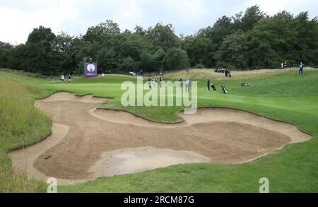 Teddy Sheringham spielt am zweiten Tag der Aramco Team Series 2023 im Centurion Club, Hertfordshire, auf dem 9. Green. Bilddatum: Samstag, 15. Juli 2023. Stockfoto