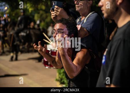 Israel. 11. Juli 2023. Während einer Demonstration gegen die Justizreform schreit ein israelischer Demonstrant. Tel Aviv, Israel. Juli 11. 2023. (Matan Golan/Sipa USA). Kredit: SIPA USA/Alamy Live News Stockfoto