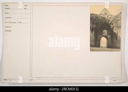 Soldaten vom amerikanischen Militärstützpunkt in Mouzen, Frankreich, während des Ersten Weltkriegs Das Foto wurde am 12. Mai 1919 aufgenommen und zeigt eine Gruppe von Soldaten in Uniform, die auf einem Feld stehen. Die Beschriftung bezieht sich auf eine Rekordnummer 66843 G-2, wobei die Initialen des Fotografen RECO sind. Stockfoto