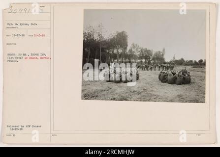 Sergeant G. Ryden vom Signalkorps hat dieses Foto am 3. Oktober 1918 aufgenommen. Das Bild zeigt Soldaten des 2. Bataillons und der 329. Infanterie, die während ihrer ersten Woche in Le Manns, Sarthe, Frankreich, an Zahlenspielen teilnehmen. Das Foto wurde vom AEF-Censor am 15. November 1918 mit den M-ANMERKUNGEN 16991 veröffentlicht. Stockfoto