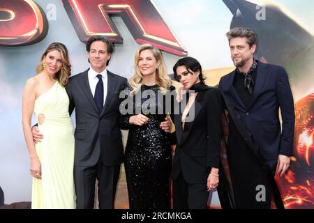 The Flash Premiere at the Ovation Hollywood Courtyard am 12. Juni 2023 in Los Angeles, CA, mit: Natalia Safran, Peter Safran, Barbara Muschietti, Sasha Calle, Andrés Muschietti wo: Los Angeles, Kalifornien, USA, wenn: 13. Juni 2023 Guthaben: Nicky Nelson/WENN Stockfoto