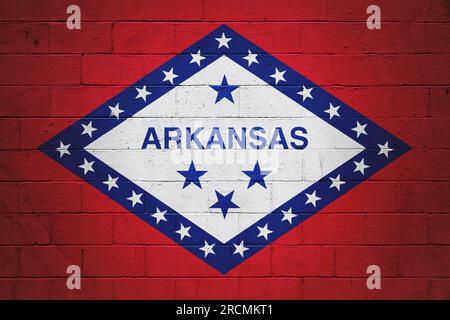 Die Flagge von Arkansas ist auf eine Betonwand gemalt. Stockfoto