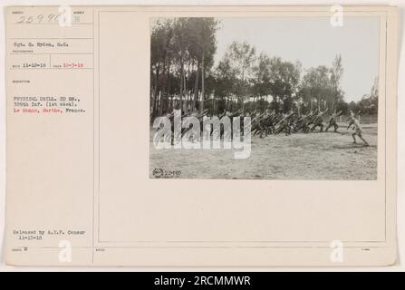 Sergeant G. Ryden vom Signalkorps nimmt an einer Übung Teil, während der ersten Trainingswoche in Le Mans, Sarthe, Frankreich. Dieses Foto wurde am 3. Oktober 1918 aufgenommen und am 15. November 1918 vom A.E.F.-Zensor veröffentlicht. Stockfoto