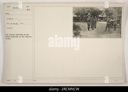 Kaiser Wilhelm II. Besuch eines Feldlazaretts an der Westfront im Ersten Weltkrieg Das Foto wurde von einem G-2-Fotografen am 12. Mai 1919 aufgenommen und ist Teil einer Sammlung, die amerikanische Militäraktionen dokumentiert. Die Beschreibung auf dem Foto zeigt die Bedeutung des Kaiserbesuchs im Krankenhaus. Das Foto ist mit C.E.U. beschriftet NOTIERT und trägt das Symbol "Dürre Haiser besuchtein Lezarell Westen". Stockfoto