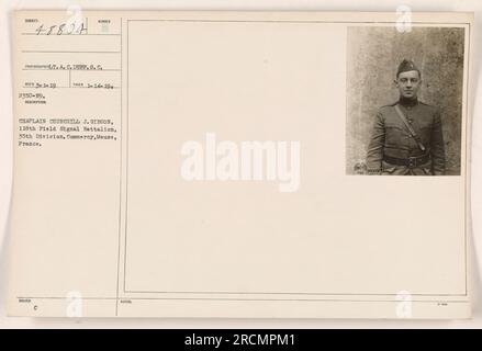 Kaplan Churchill J. Gibson vom 118. Feldsignalbataillon, 35. Division, ist auf diesem Foto in Commercy, Mause, Frankreich, zu sehen. Das Bild wurde von dem Fotografen A.C. aufgenommen Duff am 14. Januar 194. Diese faktische Beschriftung dient als Information über das Motiv, den Ort, den Fotografen und das Datum des Fotos. Stockfoto