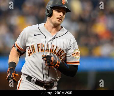 Pittsburgh, Usa. 15. Juli 2023. Mike Yastrzemski (5) im San Francisco Giants Center Fielder schlägt am Samstag, den 15. Juli 2023 in Pittsburgh, im zweiten Inning gegen die Pittsburgh Pirates im PNC Park. Foto: Archie Carpenter/UPI Credit: UPI/Alamy Live News Stockfoto