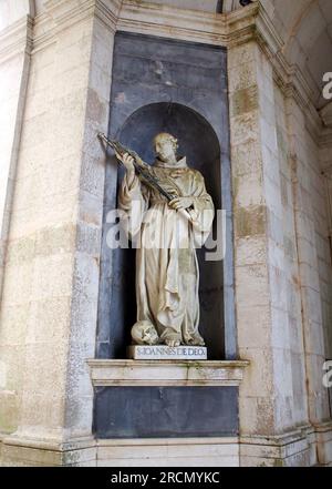 St. Ioannes de Deo, Skulpturendekorationen der Basilika des Palastklosters von Mafra, Portugal Stockfoto