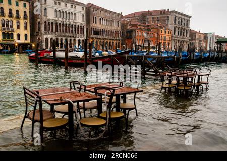 Canale Grande am Acqua alta in Venedig, Italien. Stockfoto