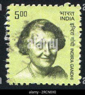 INDIEN - CIRCA 1983: Von Indien gedruckter Stempel, zeigt Frau Indira Gandhi, circa 1983 Stockfoto