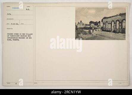 Ein Foto, das in Variscourt, Frankreich, aufgenommen wurde, zeigt die Nachwirkungen bedeutender Zerstörungen, die während des Ersten Weltkriegs verursacht wurden. Die Szene zeigt die zerstörte Infrastruktur der Stadt und spiegelt das Ausmaß der Schäden wider, die während des Konflikts entstanden sind. Das Foto wurde am 12. Mai 1919 von einem Fotografen namens Reco aufgenommen. Stockfoto