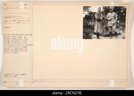 Sheehan hat am 1. August 1918 ein Foto im Chateau Thierry in Frankreich gemacht. Die Abbildung zeigt die Brig. General William Chamberlain, ehemaliger US-Attache in Paris, und Colonel De Chambrun, ehemaliger französischer Attache in Washington, führten ein Gespräch. Das Foto ging am 30. Juni 1918 ein und wurde nach Genehmigung des A.E.P. Zensors am 23. Juli 1918 ausgestellt. Stockfoto