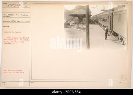 Soldaten des 20. Maschinengewehrbataillons auf dem Weg nach Frankreich, Ankunft in Cresskill, N. J. am 20. Juli 1918. Lieutenant William Fox, der Fotograf des Signalkorps hat dieses Bild aufgenommen. Die Soldaten waren auf dem Weg nach Camp Merritt, N.J. Dieses Foto ist nicht zur Veröffentlichung bestimmt und nur zur amtlichen Verwendung bestimmt.“ Stockfoto