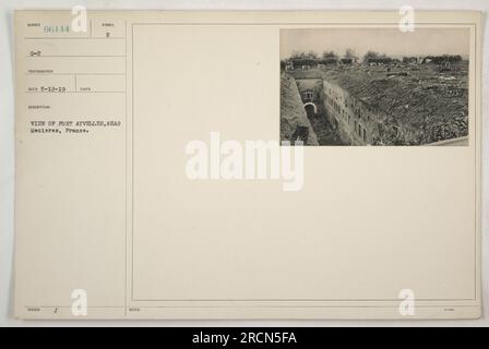 Fort Ayvelles, bei Mezieres, Frankreich. Dieses Foto wurde vom Fotografen RECO am 12. Mai 1919 aufgenommen und zeigt einen Blick auf das Fort. In der Sammlung von Fotografien amerikanischer Militäraktivitäten während des Ersten Weltkriegs wird es als G-2 66144 bezeichnet. (J-HINWEISE 3-3000) Stockfoto