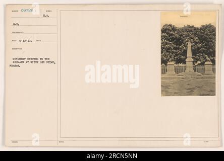 Denkmal zum Gedenken an die Deutschen in Witry les Reims, Frankreich. Fotografiert am 12. Mai 1919. Das Denkmal ist ein Symbol des deutschen Beitrags im Ersten Weltkrieg Die Anmerkungen zeigen an, dass es von der E.U. herausgegeben und von den Dets notiert wurde. Stockfoto