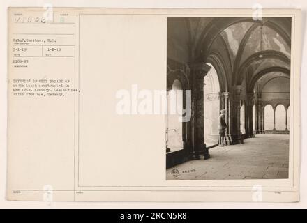 Bild des Inneren der Westfassade von Maria Laach, einer mittelalterlichen Kirche aus dem 12. Jahrhundert. Das Hotel befindet sich in der Rheinprovinz, in der Nähe des Laacher Sees. Das Foto wurde am 2. Januar 1919 von Sergeant P. Buettner mit der Seriennummer 48523 aus der Sammlung amerikanischer Militäraktionen während des Ersten Weltkriegs aufgenommen. Stockfoto