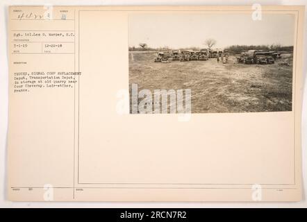 Sergeant 1. Klasse Leo G. Morper vom Signalkorps ist auf diesem Foto vom 1. März 1919 zu sehen. Das Bild zeigt Lastwagen, die in einem alten Steinbruch in der Nähe von Cour Cheverny in Loir-et-Cher, Frankreich, gelagert wurden. (Bild: 111-SC-44223, Fotos der amerikanischen Militäraktionen während des Ersten Weltkriegs) Stockfoto