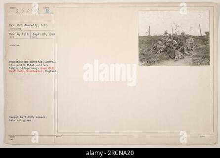 Amerikanische, australische und britische Soldaten können sich im Morn Hill Rest Camp in Winchester, England, entspannen. Das Foto wurde am 26. September 1918 von Sergeant C.D. gemacht Donnelly vom Signalkorps. Es ist Teil einer Sammlung, die amerikanische Militäraktivitäten während des Ersten Weltkriegs dokumentiert. Stockfoto