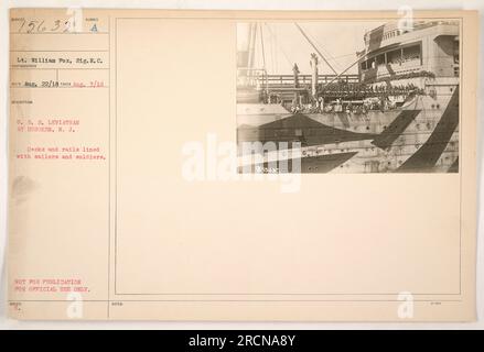 U.S.S. Leviathan in Hoboken, New Jersey - 3. August 1918. Das Foto zeigt Decks und Schienen des Schiffes gefüllt mit Matrosen und Soldaten. Dieses Bild wurde von LT. William Fox, dem Fotografen des Signal Corps, aufgenommen und am 22. August 1918 empfangen. Dieses Foto ist nicht zur Veröffentlichung vorgesehen und nur für den offiziellen Gebrauch bestimmt. Subjekt Nummer 95632, mit Anmerkungen 9156. Stockfoto