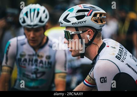 Frankreich. 15. Juli 2023. Bild von Alex Whitehead/SWpix.com - 15/07/2023 - Radfahren - 2023 Tour de France - Bühne 14: Annemasse nach Morzine Les Portes du Soleil (151,8km) - Fred Wright von Bahrain Victorious Credit: SWpix/Alamy Live News Stockfoto