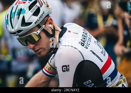 Frankreich. 15. Juli 2023. Bild von Alex Whitehead/SWpix.com - 15/07/2023 - Radfahren - 2023 Tour de France - Bühne 14: Annemasse nach Morzine Les Portes du Soleil (151,8km) - Fred Wright von Bahrain Victorious Credit: SWpix/Alamy Live News Stockfoto