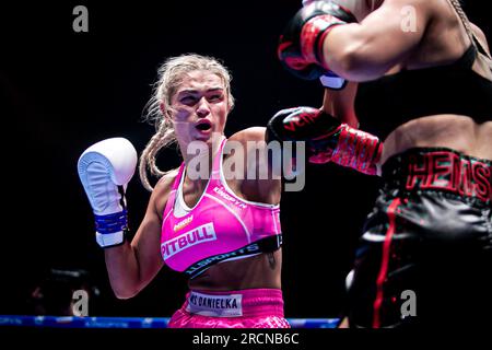 Dublin, Dublin, Irland, Irland. 15. Juli 2023. DUBLIN, IRLAND - JULI 15: (L-R) MS Danielka schlägt Daniella Hemsley beim Kingpyn Boxing: Halbfinale High Stakes Turnier am 15. Juli 2023 in der Three Arena in Dublin, Irland. (Kreditbild: © Danilo Fernandes/PX Imagens via ZUMA Press Wire) NUR REDAKTIONELLE VERWENDUNG! Nicht für den kommerziellen GEBRAUCH! Kredit: ZUMA Press, Inc./Alamy Live News Stockfoto