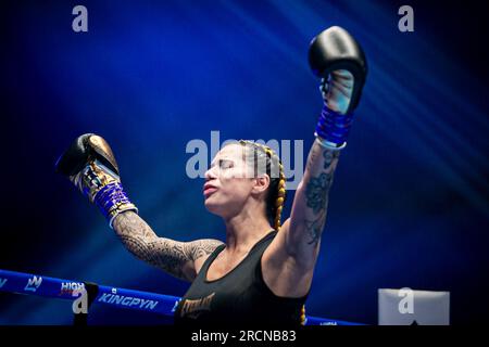 Dublin, Dublin, Irland, Irland. 15. Juli 2023. DUBLIN, IRLAND - JULI 15: Jully Poca feiert ihren Sieg über Elle Brooke beim Kingpyn Boxing: Halbfinale High Stakes Turnier am 15. Juli 2023 in Dublin, Irland. (Kreditbild: © Danilo Fernandes/PX Imagens via ZUMA Press Wire) NUR REDAKTIONELLE VERWENDUNG! Nicht für den kommerziellen GEBRAUCH! Kredit: ZUMA Press, Inc./Alamy Live News Stockfoto