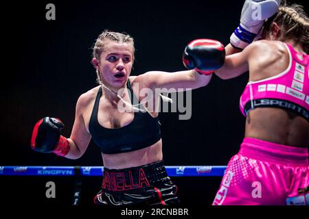 Dublin, Dublin, Irland, Irland. 15. Juli 2023. DUBLIN, IRLAND - JULI 15: (L-R) Daniella Hemsley schlägt MS Danielka beim Kingpyn Boxing: Halbfinale High Stakes Turnier am 15. Juli 2023 in der Three Arena in Dublin, Irland. (Kreditbild: © Danilo Fernandes/PX Imagens via ZUMA Press Wire) NUR REDAKTIONELLE VERWENDUNG! Nicht für den kommerziellen GEBRAUCH! Kredit: ZUMA Press, Inc./Alamy Live News Stockfoto