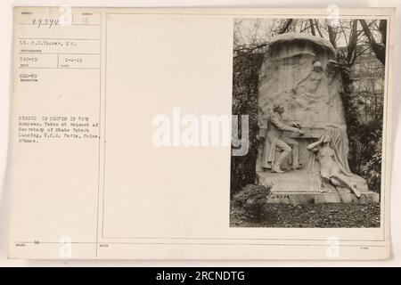 Statue von Chopin im Parc Monceau, Paris, Frankreich. Auf Antrag von Außenminister Robert Lansing, USA Das Foto wurde von Lieutenant C.D. aufgenommen Thoner, 3. Klasse. Sie ging am 2.19/602 ein und wurde am 1.4.19 ausgestellt. Katalognummer 49394. Stockfoto