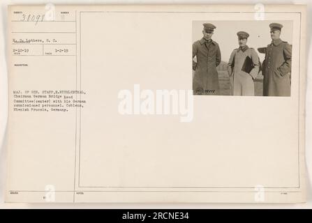 Generalmajor E. Kuehlnethal, Vorsitzender des Deutschen Brückenvorstands, ist hier mit seinem deutschen Kommissionspersonal in Coblenz, Rhenisch Preußen, zu sehen. Datum des Fotos ist der 2. Januar 1919. Die Bildreferenznummer lautet 111-SC-38098. Stockfoto