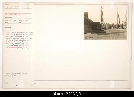 Alliierte Offiziere, einschließlich Botschafter Thomas Nelson Page, Brigadegeneral. Charles G. Treat und Colonel Wallace, zusammen mit König Victor Emmanuel aus Italien, die von einem Rezensionsposten auf einem Flugplatz in Italien zurückkehrten. Dieses Foto wurde am 30. September 1918 zwischen Villafranca und Summacompania aufgenommen. Sie wurde am 6. September 1918 vom AEF-Zensor verabschiedet. Sergeant Moscioni hat das Foto gemacht. Stockfoto