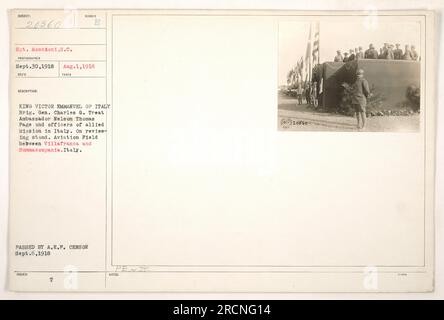 Sgt. Moscioni, S.C. steht bei Brig. General Charles G. Treat, Botschafter Nelson Thomas Page und Offiziere der Alliierten Mission in Italien, einschließlich König Victor Emmanuel. Das Foto wurde am 1. August 1918 in einem Flugfeld zwischen Villafranca und Summa Compania, Italien, aufgenommen. Genehmigt von A.E.P. Zensor am 6. September 1918. Stockfoto