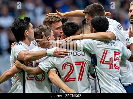 Vancouver, Kanada. 15. Juli 2023. Die Spieler des Vancouver Whitecaps FC feiern am 15. Juli 2023 in Vancouver, Kanada, ihre Punkte während des regulären MLS-Saisonspiels zwischen dem Vancouver Whitecaps FC und LA Galaxy. Kredit: Andrew Soong/Xinhua/Alamy Live News Stockfoto