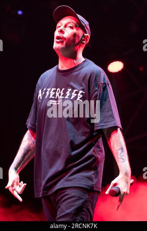 Der italienische Rapper Fabri Fibra pseudonym von Fabrizio Tarducci tritt während seiner Live-Auftritte auf der Piazza Sordello am 15. Juli 2023 in Mantua, Italien, auf. (Foto: Roberto Tommasini/NurPhoto) Kredit: NurPhoto SRL/Alamy Live News Stockfoto