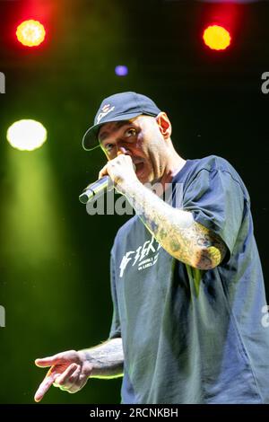 Der italienische Rapper Fabri Fibra pseudonym von Fabrizio Tarducci tritt während seiner Live-Auftritte auf der Piazza Sordello am 15. Juli 2023 in Mantua, Italien, auf. (Foto: Roberto Tommasini/NurPhoto) Kredit: NurPhoto SRL/Alamy Live News Stockfoto